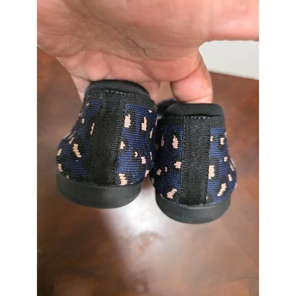 Clarks Women's Slip-On Knit Leopard Print Shoes Navy & Cream Size 11 - Picture 5 of 10